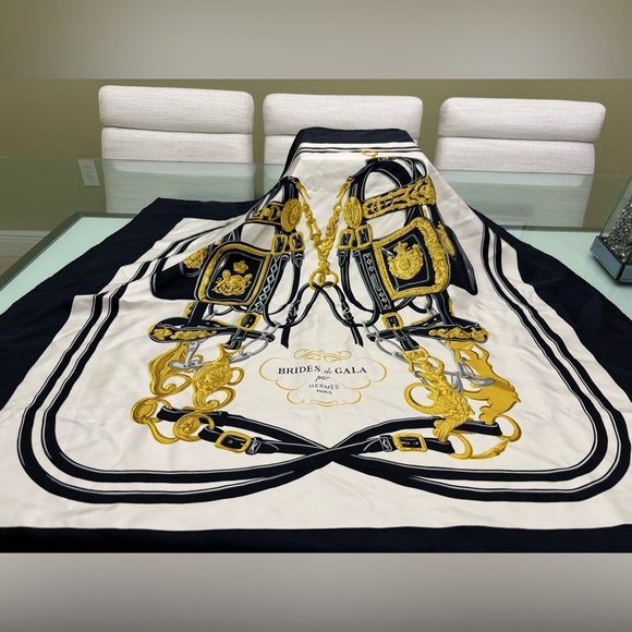 Authentic Hermès Carré 90 Silk Scarf - Picture 1 of 8